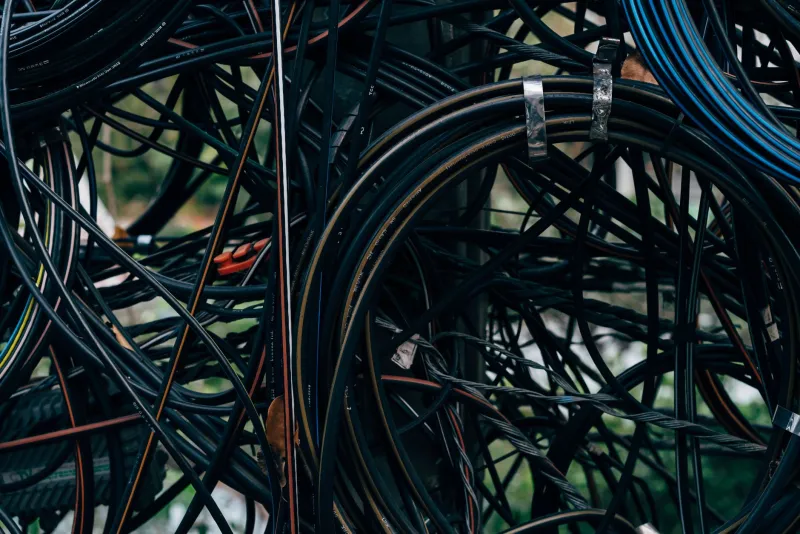 Dirty Power, Clean Sound: How Producers Are Weaponizing Electrical Hum